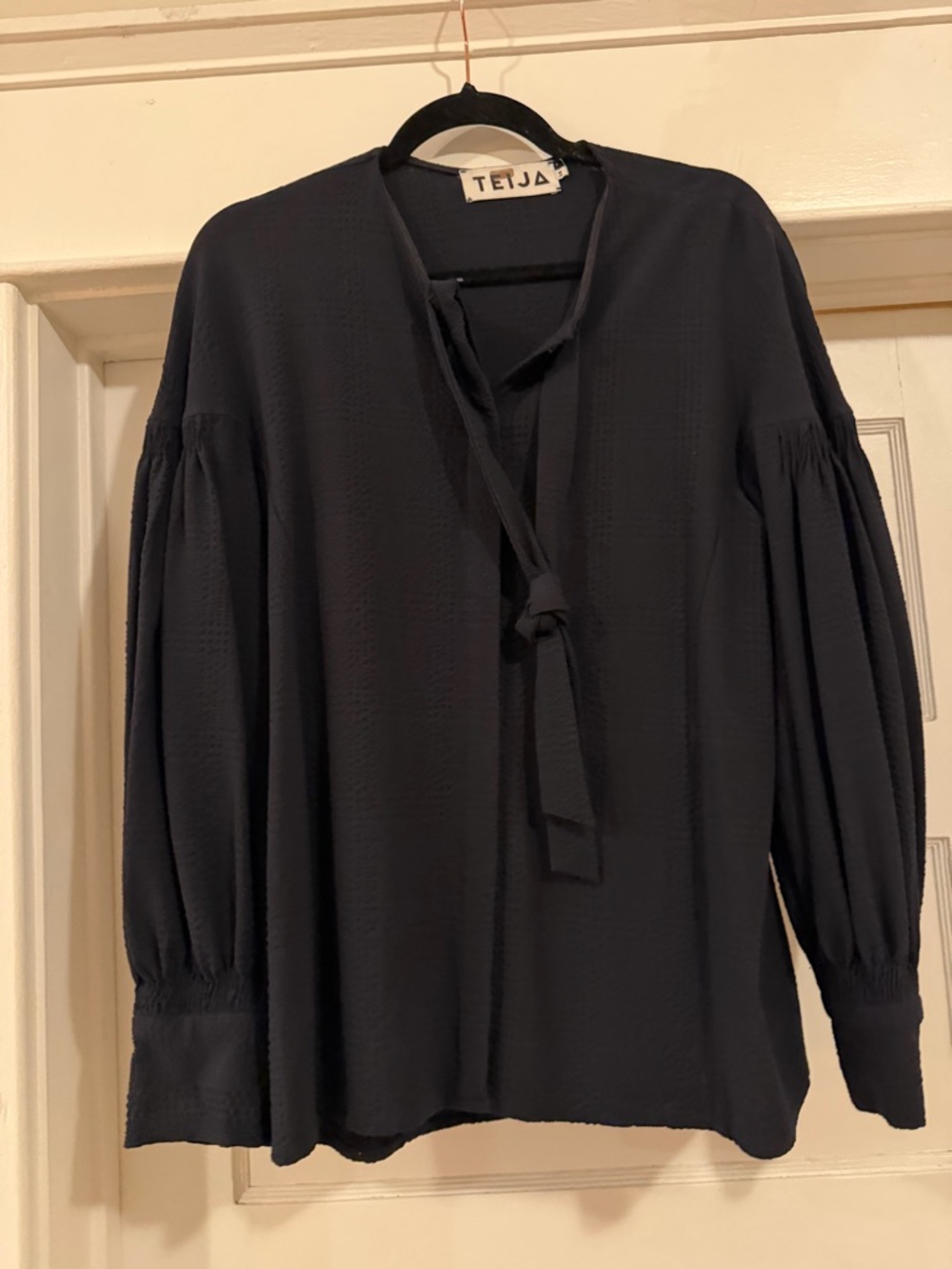 Teija 100% Silk Navy Balloon-Sleeve Tie-Neck Blouse - Picture 5 of 7